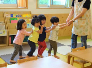 g電車になって…（グループ活動） (2)