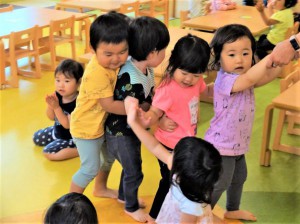 g電車になって…（グループ活動） (3)