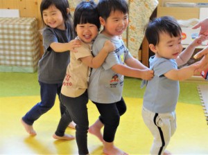 g電車になって…（グループ活動） (5)