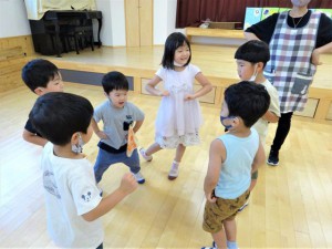 gみんなでダンス (21)