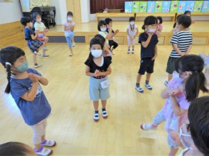 gみんなでダンス (4)