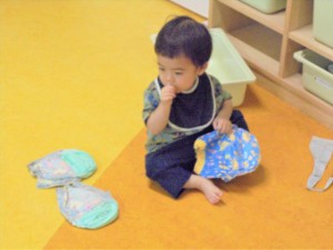 g新聞紙あそび (14)