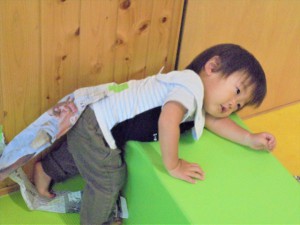 g新聞紙あそび (6)