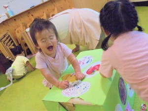 g新聞紙あそび (8)