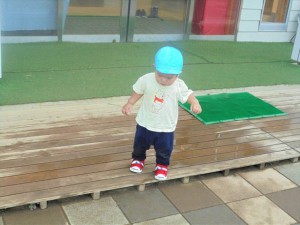 g雨上がりの水遊び (5)
