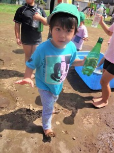 g幼児と水 (3)