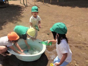 g幼児と水 (4)