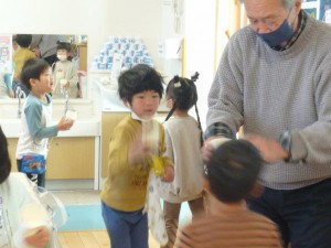 中紙コップけん玉 (24)