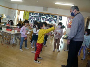 中紙コップけん玉 (33)