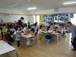 中紙コップけん玉 (37)