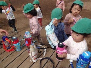 水筒持って (6)_R
