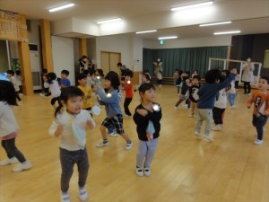 少ホールでダンス (6)_R